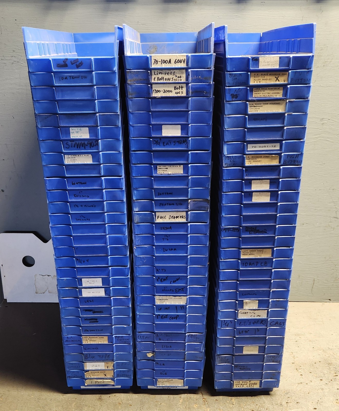 (Lot of 6) Akro Mils 30-138 Storage Bin, 17-7/8" x 6-5/8" x 4" Blue 30138