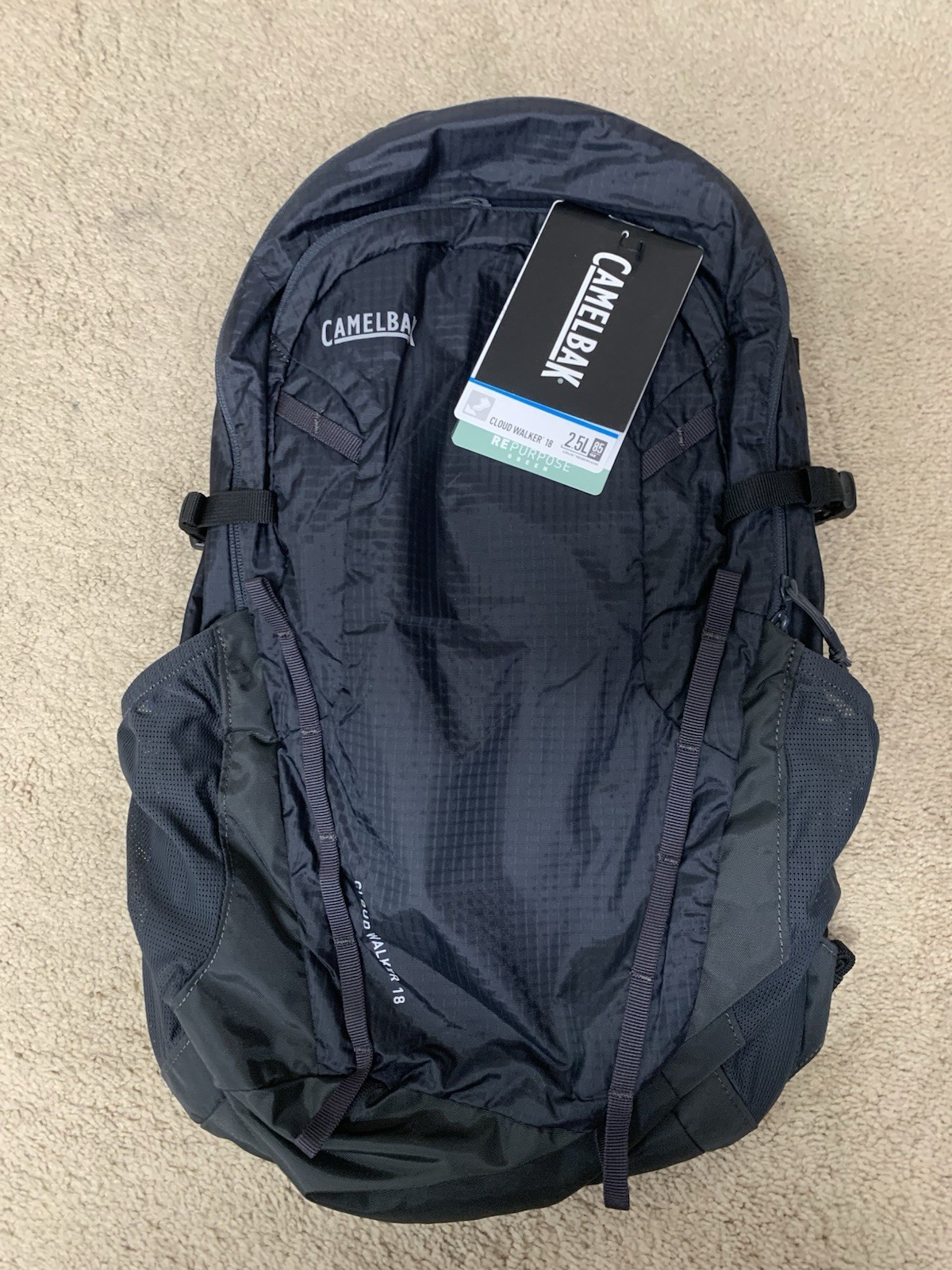 NEW Camelbak Black Cloud Walker 18 Backpack  *Unused 2.5l Hydration Bladder