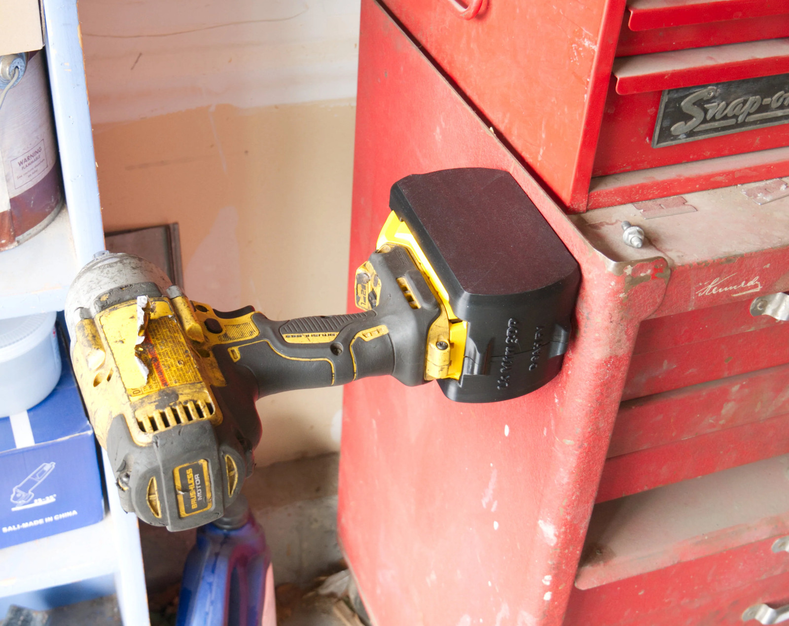 Dewalt 9AH Battery Magnetic Boot – FlexVolt Magnetic Battery Case for DCB609