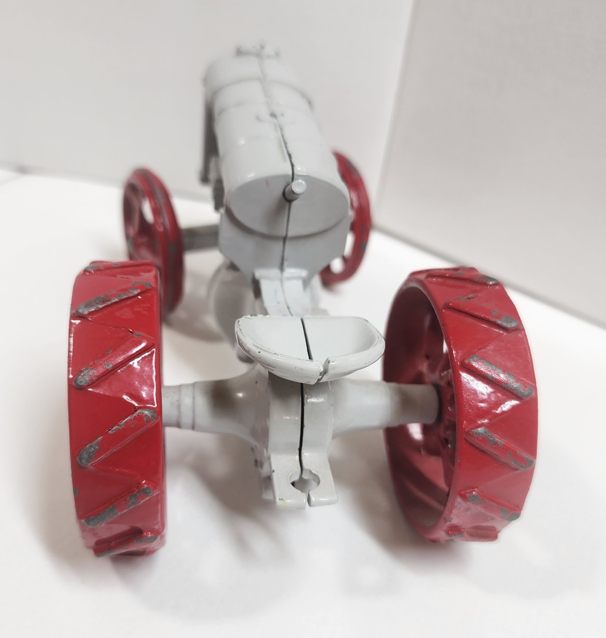Diecast Fordson Toy Tractor #3021 Missing the Steering Wheel
