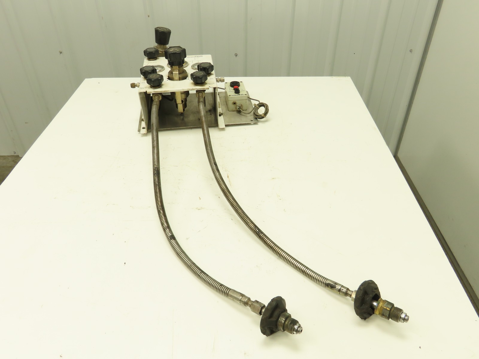 Air Products E13CP145D Helium Gas Pressure Regulator Switch Changeover Panel