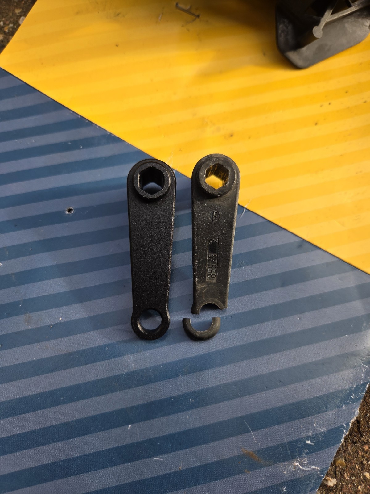 BMW K1600GT R1200RT Windscreen Bracket 85929