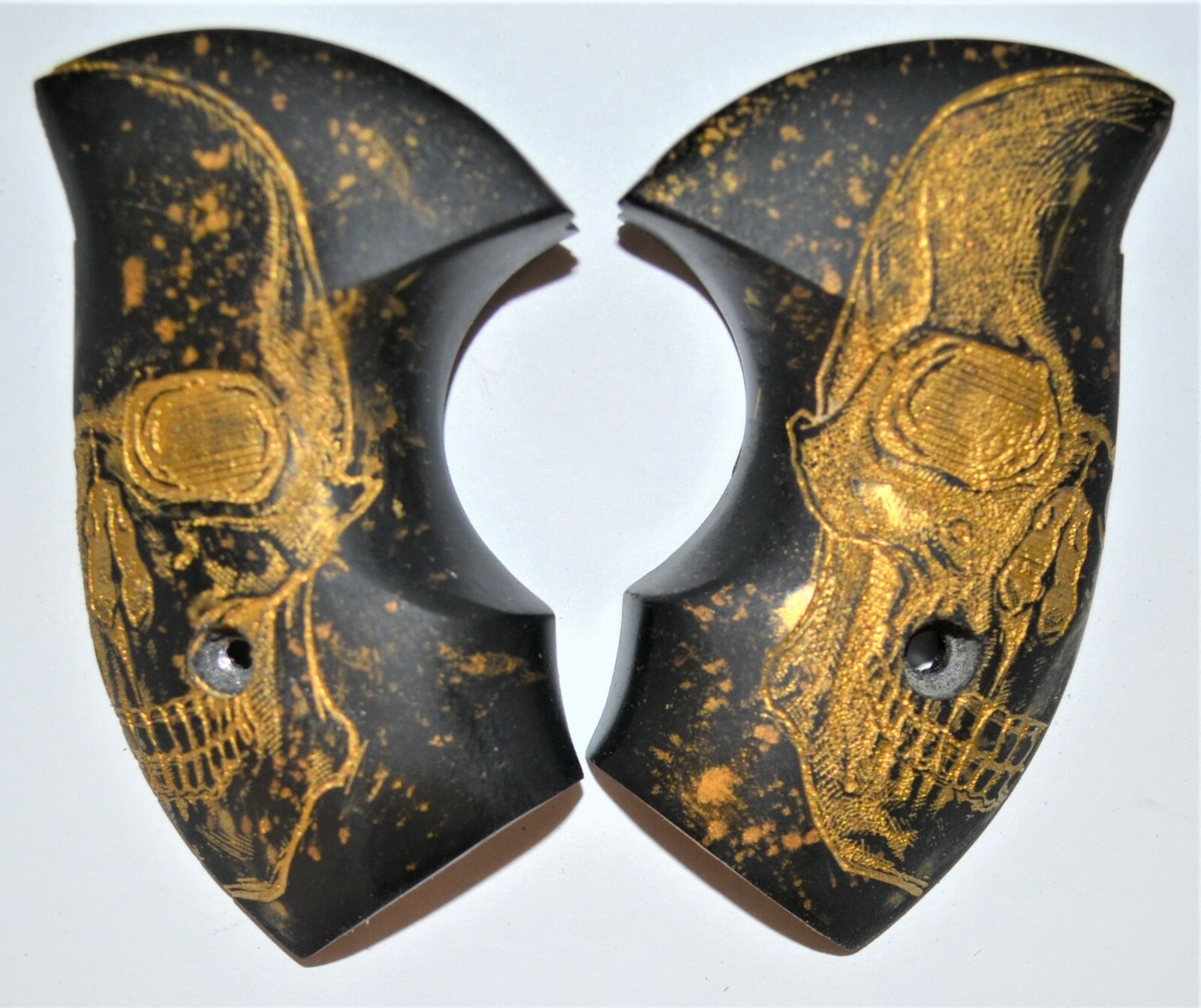 Taurus M85, M605, 856 pistol grips gold speckles with gold skulls plastic+screw