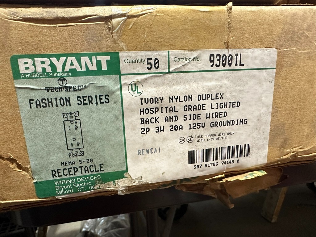 (1) Bryant 9300IL Ivory 20A Receptacle  L31