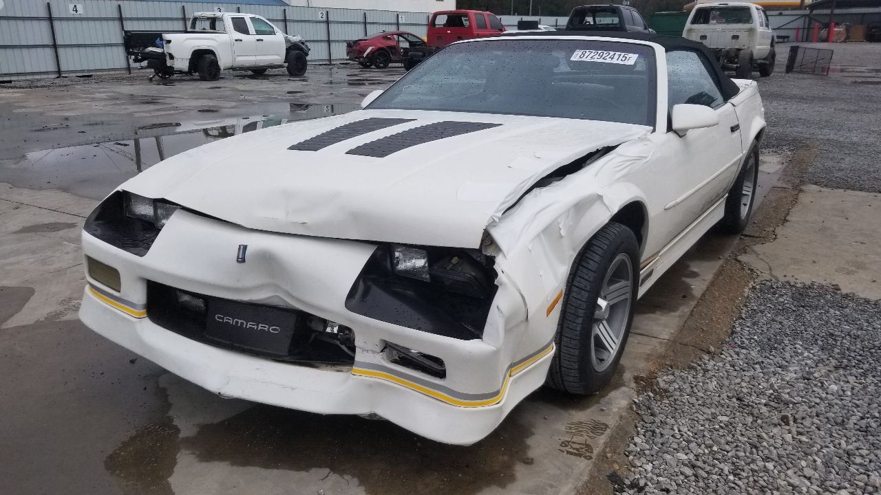 90 CHEVY CAMARO IROC-Z CONVERTIBLE QUARTER PANEL UPPER TRIM LEFT DRIVER WHITE