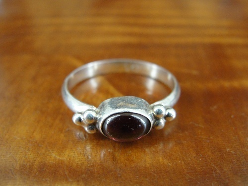 Red Garnet Stone with Beading Sterling Silver 925 Ring Size 7 1/2