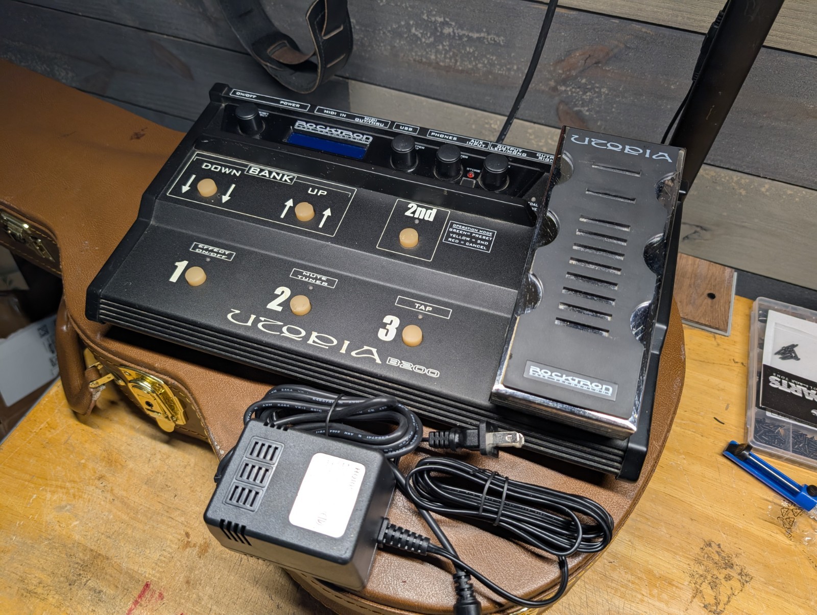 Rocktron Utopia B200 Bass Guitar Multi Effects Pedal With PSU