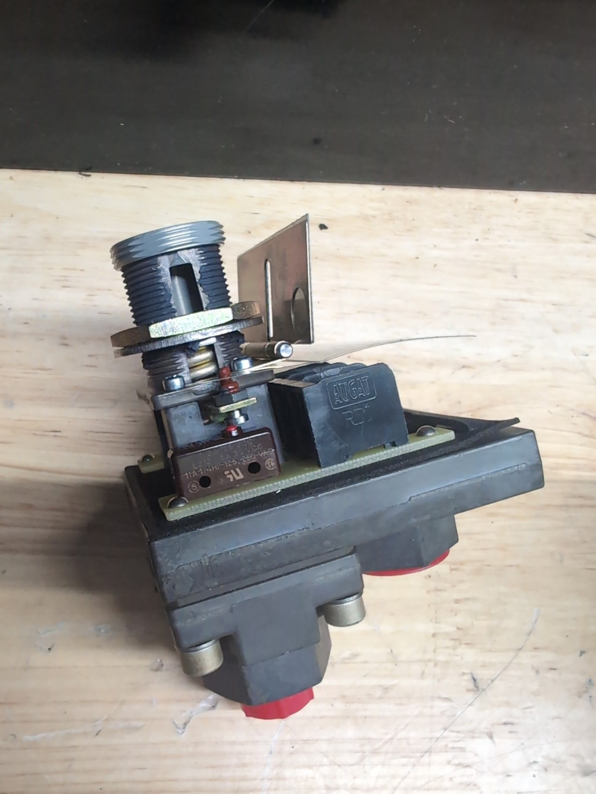 Neo-Dyn 140P13C3 Adjustable Pressure Switch - New