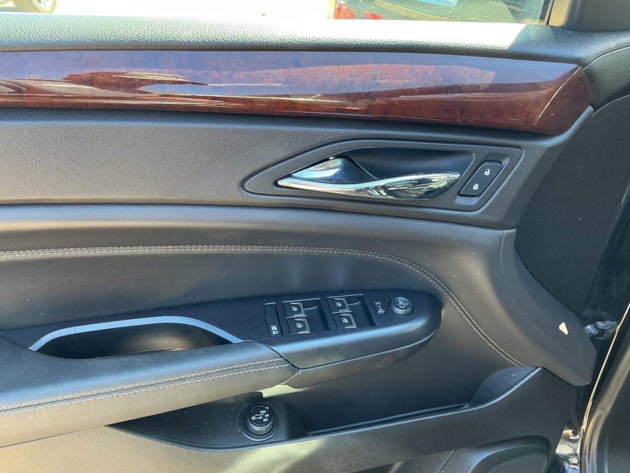 SRX 2015 Glove Box 4996100