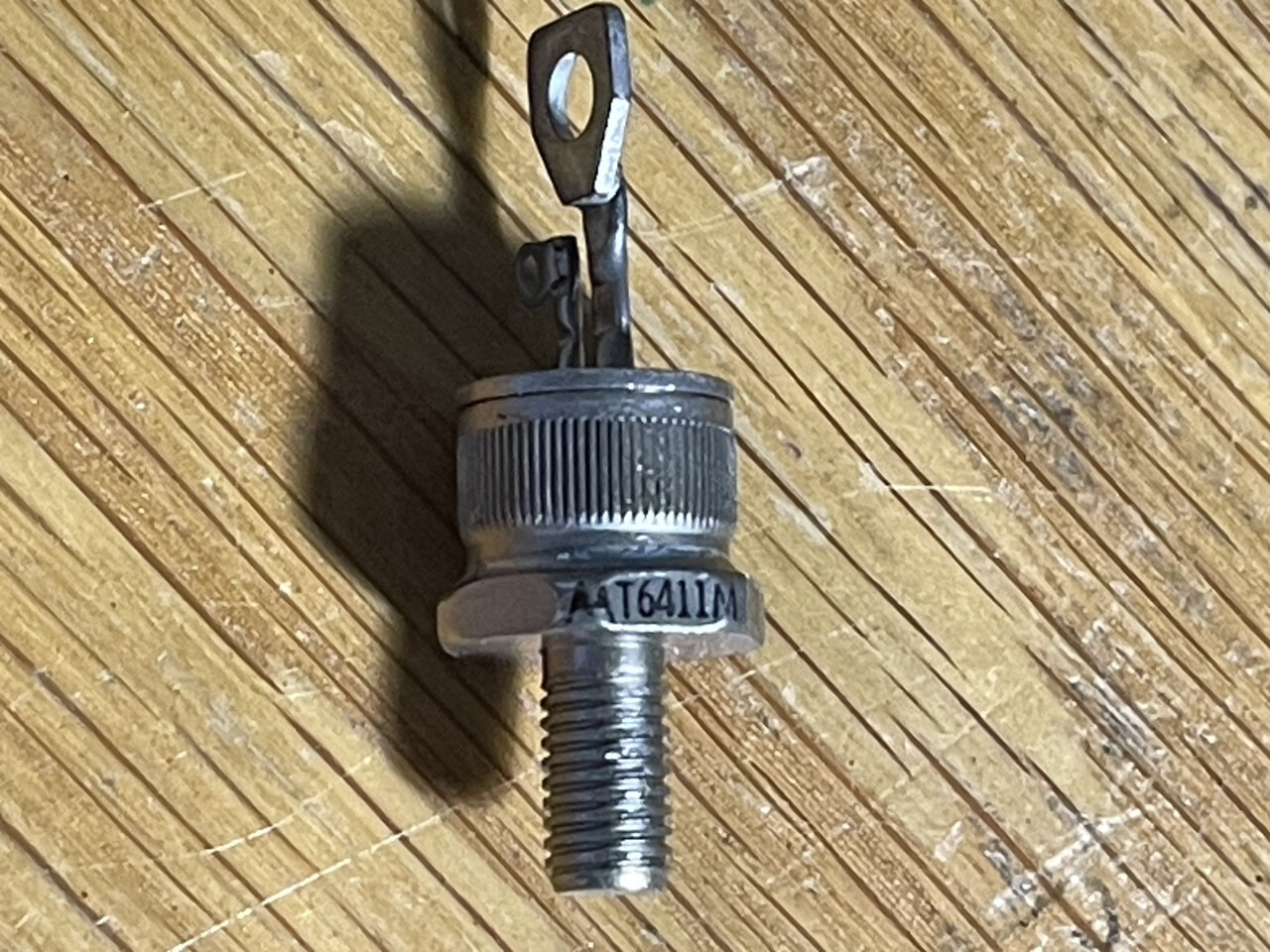 ONE Motorola T6411M, 25 A, 600 V TRIAC in a TO-48 package