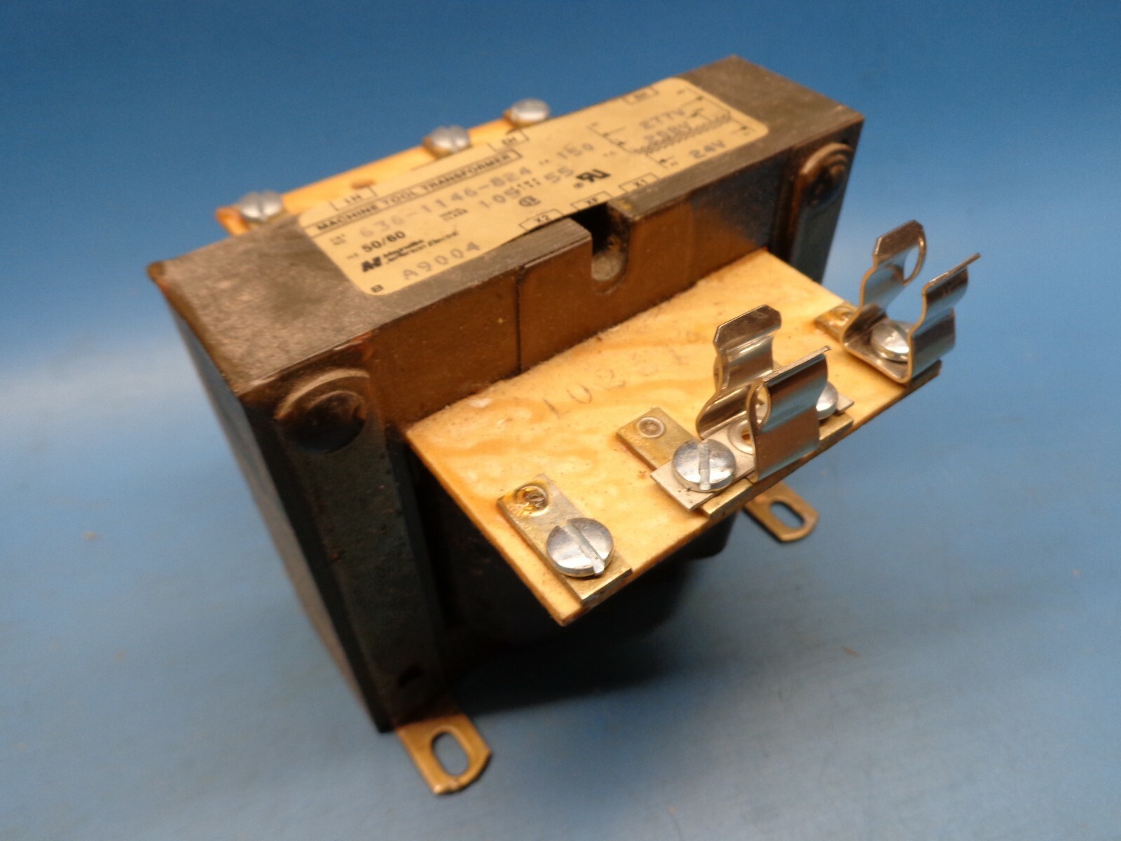 (1) 636-1146-824 MAGNETEK MACHINE TOOL TRANSFORMER 208 / 277V 150VA 50/60 Hz