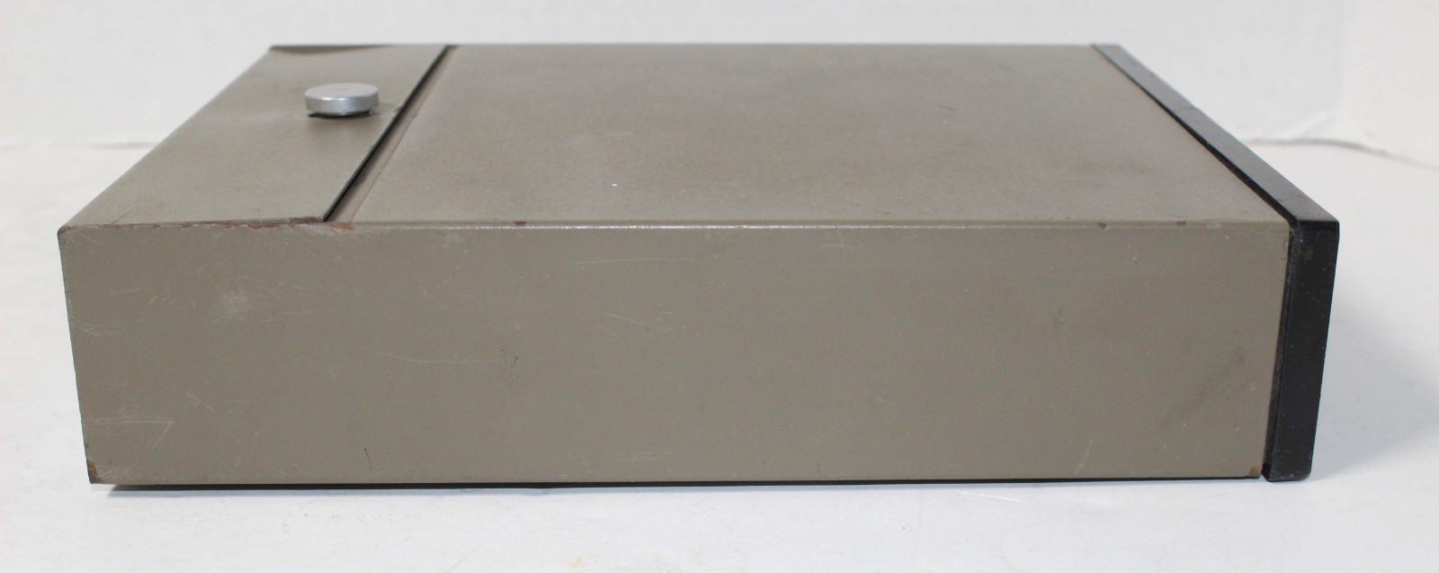 B&K MODEL 1243 DIGITAL I.C. COLOR GENERATOR