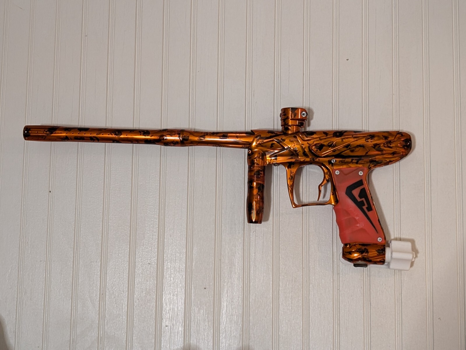 Paintball Marker Gun Wall Mount w Locking Tab! INNOVATIVE DESIGN - WHITE COLOR