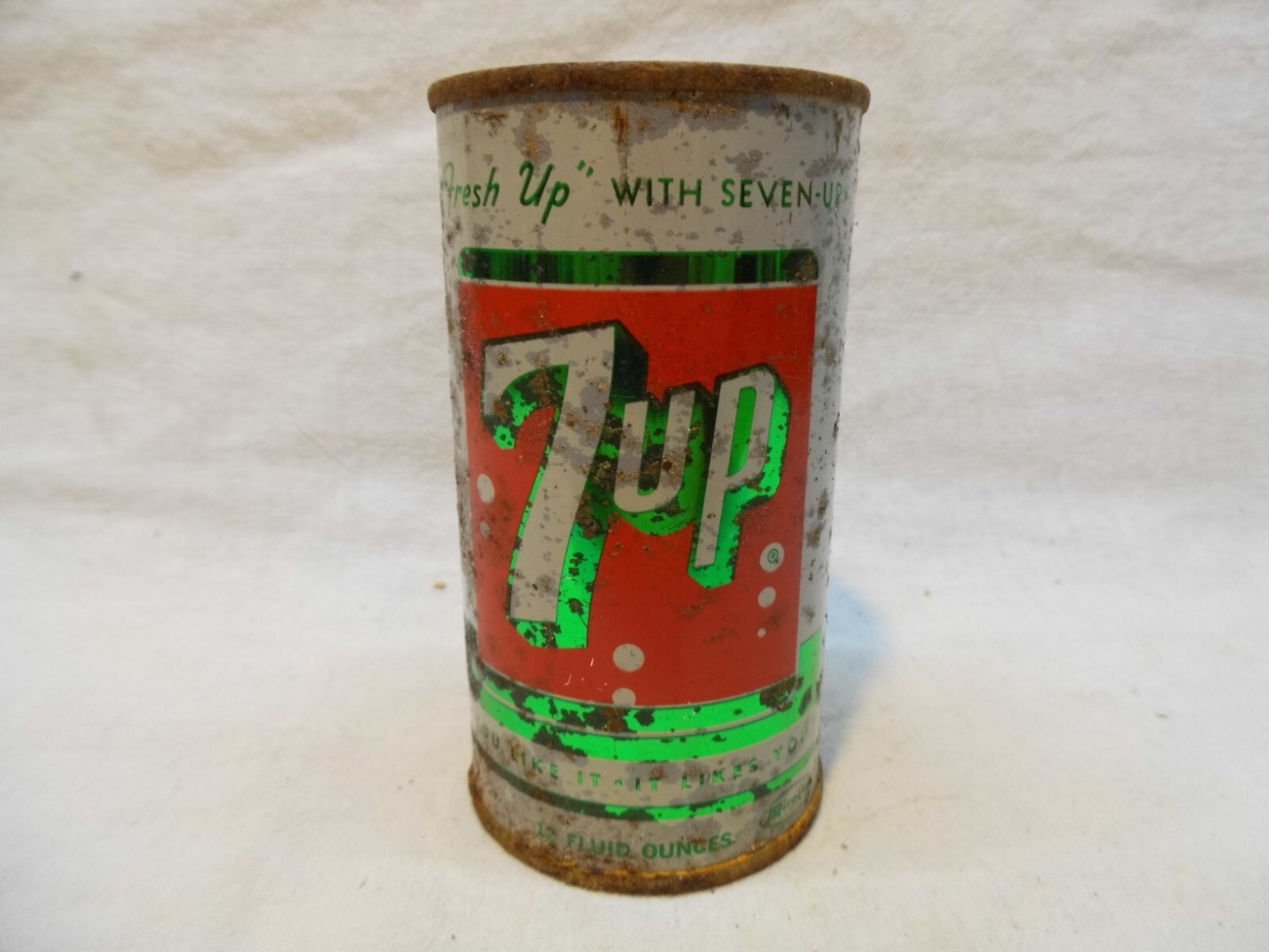 7 UP FRESH UP WITH SEVEN UP JUICE TOP SODA CAN~SEVEN UP RESEARCH CO ST LOUIS,MO.