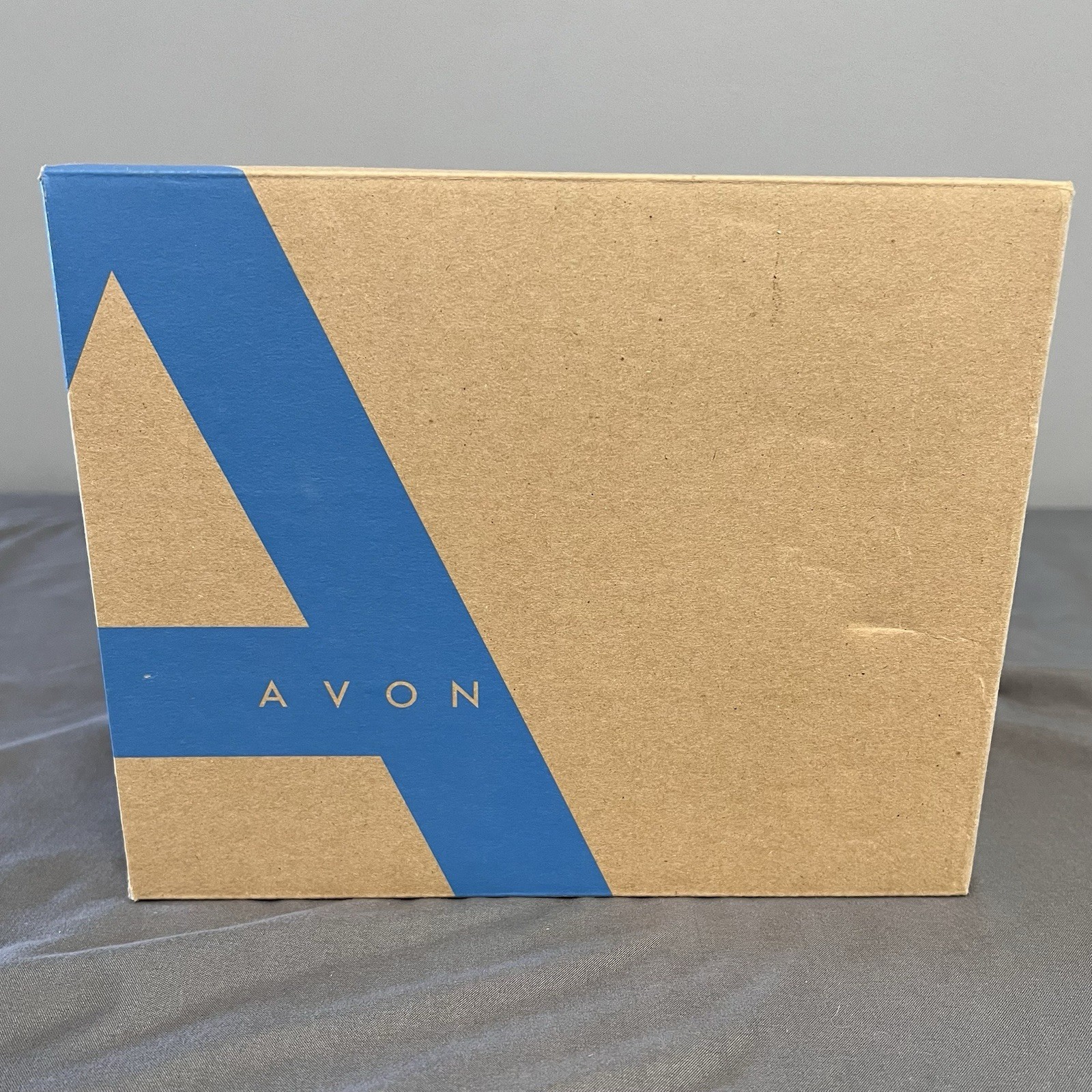 NIB Avon Classic Hot Chocolate Maker White Plastic Needs 2 AA Batteries