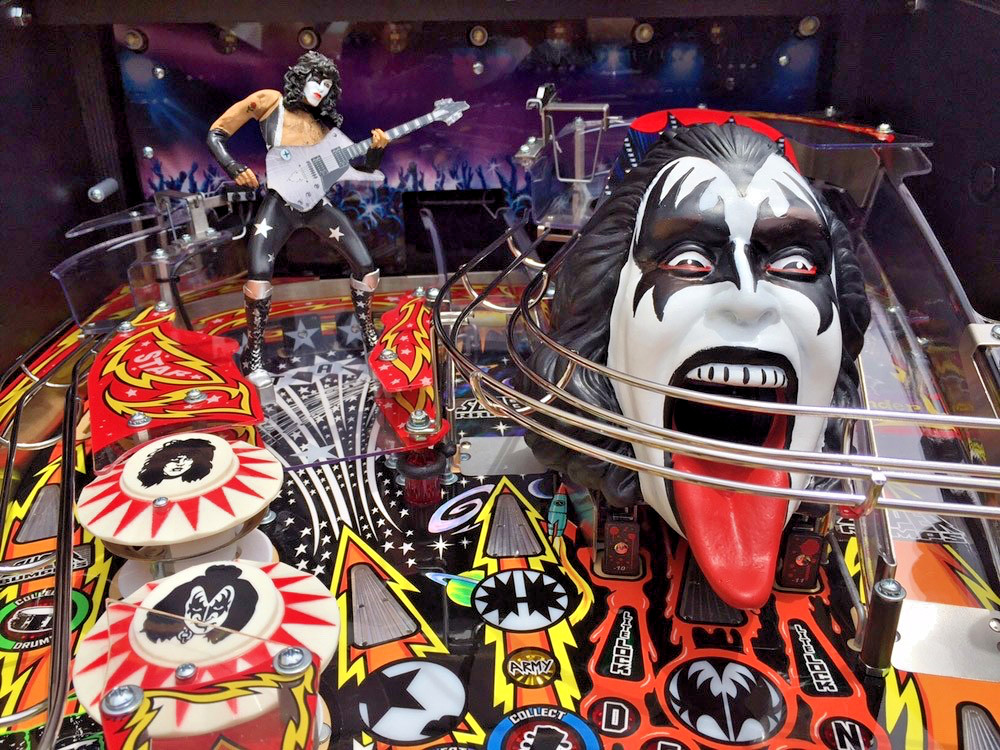 STERN KISS PINBALL MACHINE