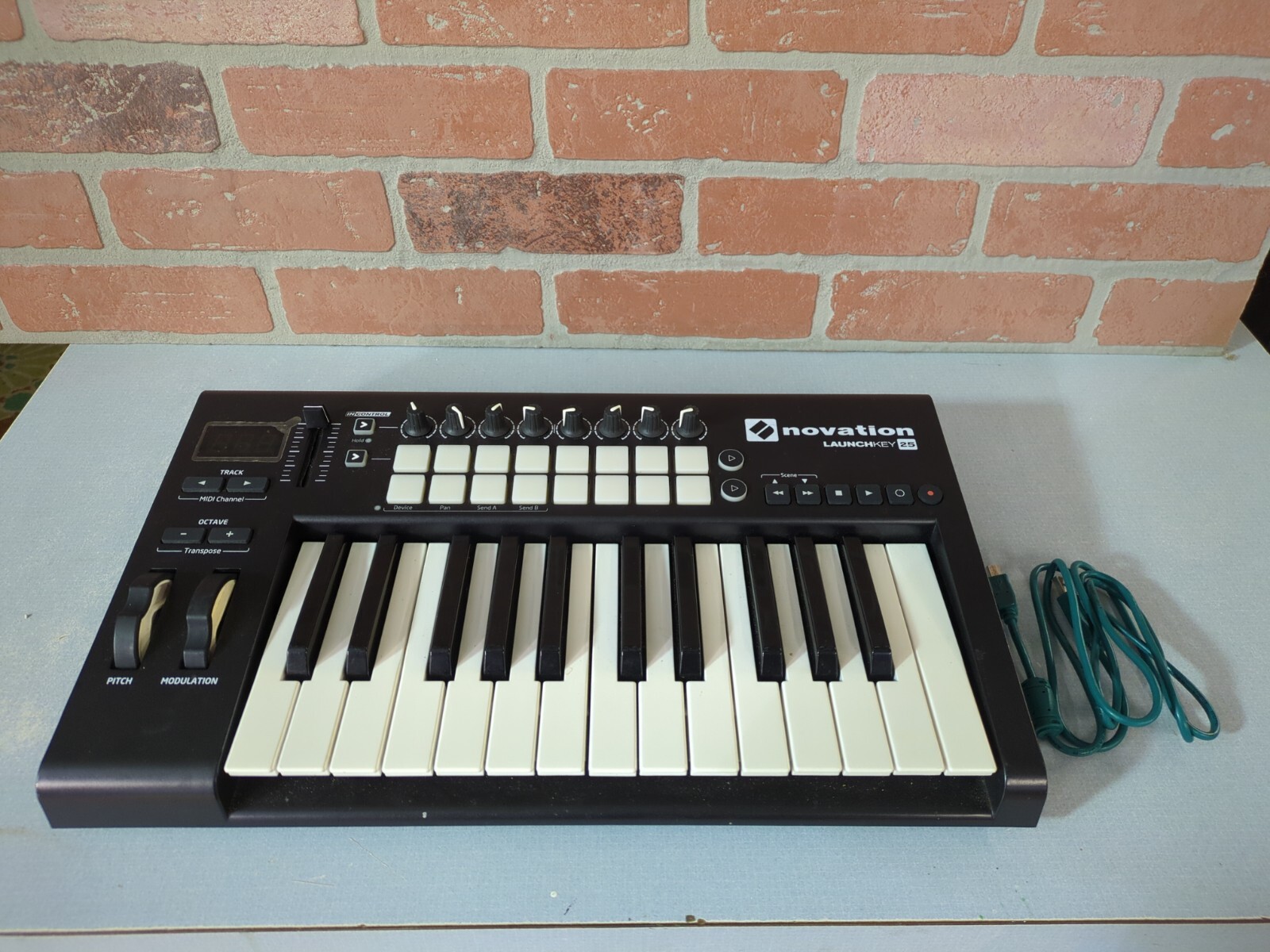Novation Launchkey 25 Mk2 Midi Keyboard Controller