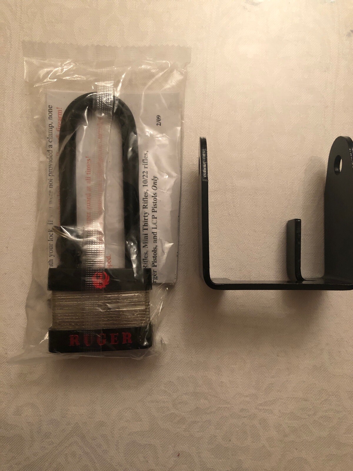 Ruger 5035 Firearm Rifle Pistol Child Safety Padlock And Clamp Brand New