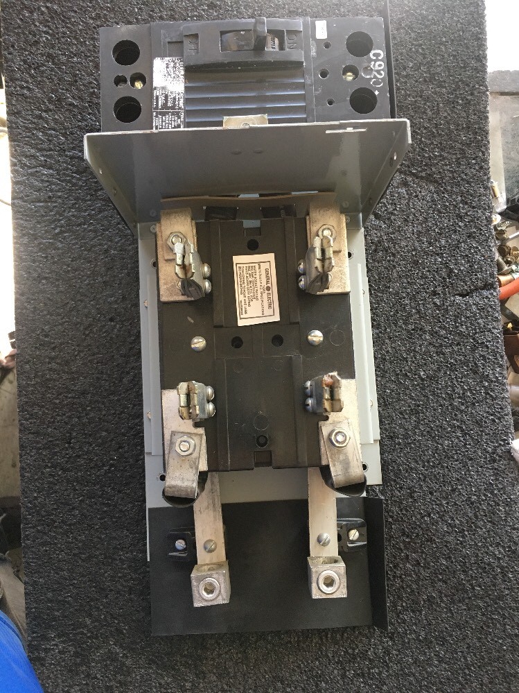 GENERAL ELECTRIC METER SOCKET 200A 240V 1PH USED NO BREAKER.