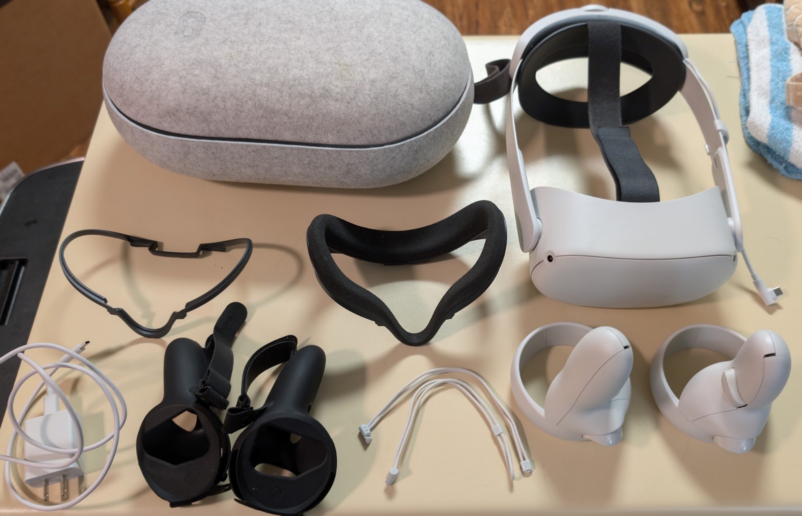 Meta Quest 2 128gb VR Headset + Accessories