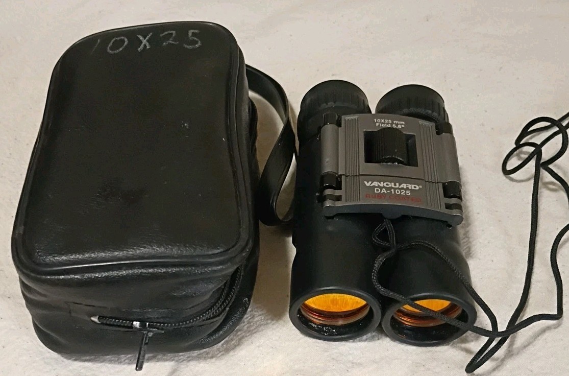 Vanguard DA-1025 Binoculars W Case Compact 10x25 mm Ruby Coated D22