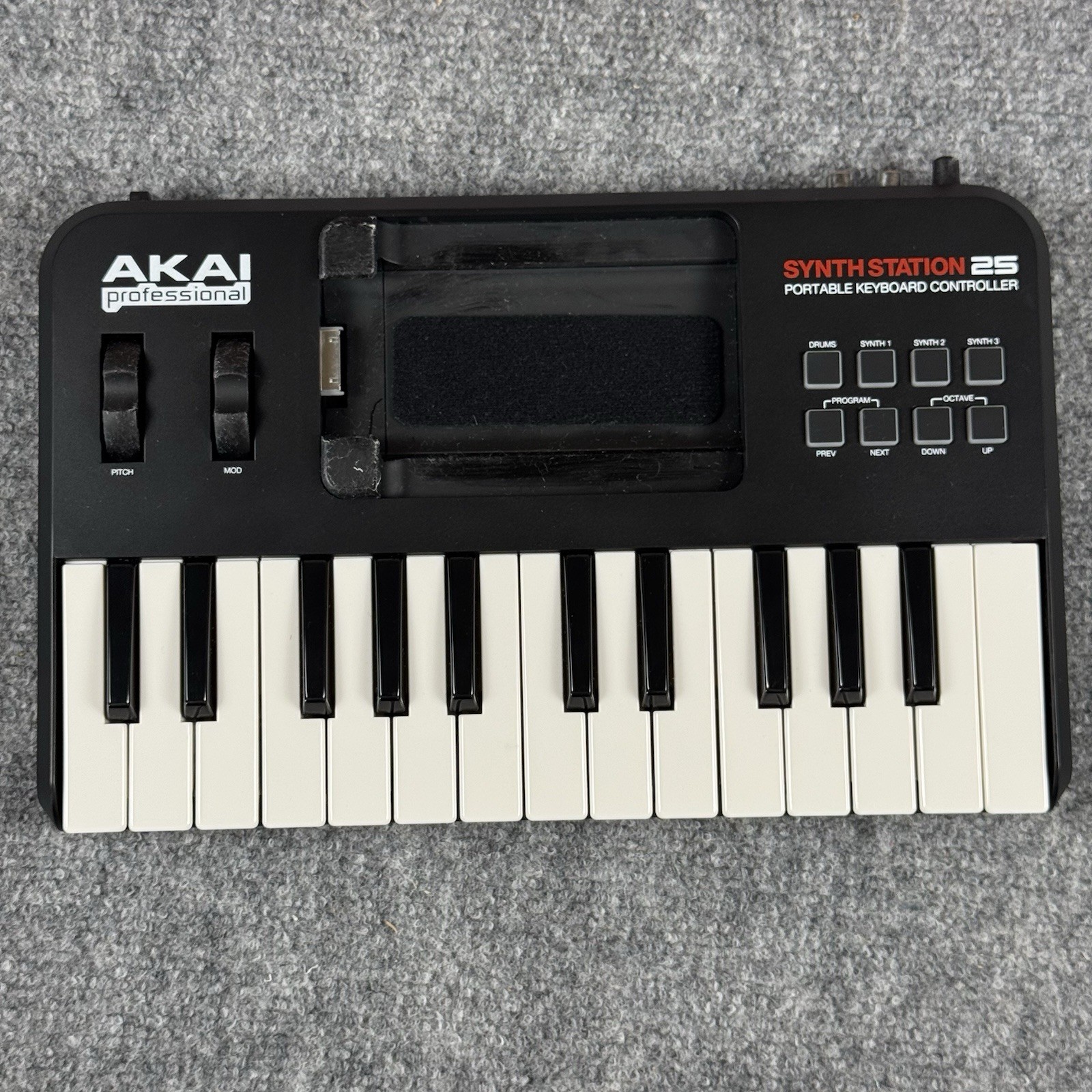 VINTAGE AKAI PROFESSIONAL SYNTHSTATION 25 PORTABLE KEYBOARD CONTROLLER