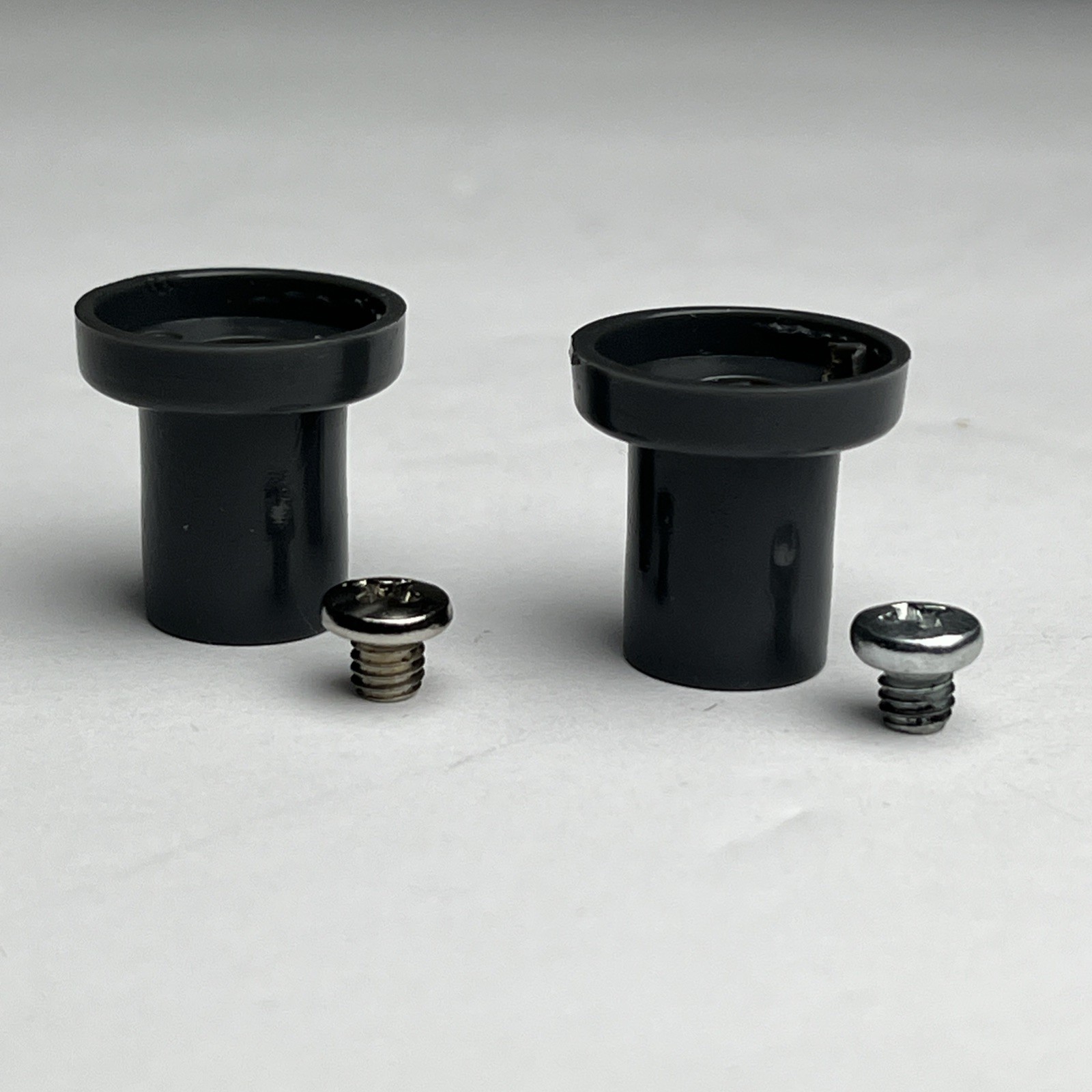 Bella Juicer Sensio #XJ-12405 OEM Parts 2 Plastic pieces & Screws for Latch Bar
