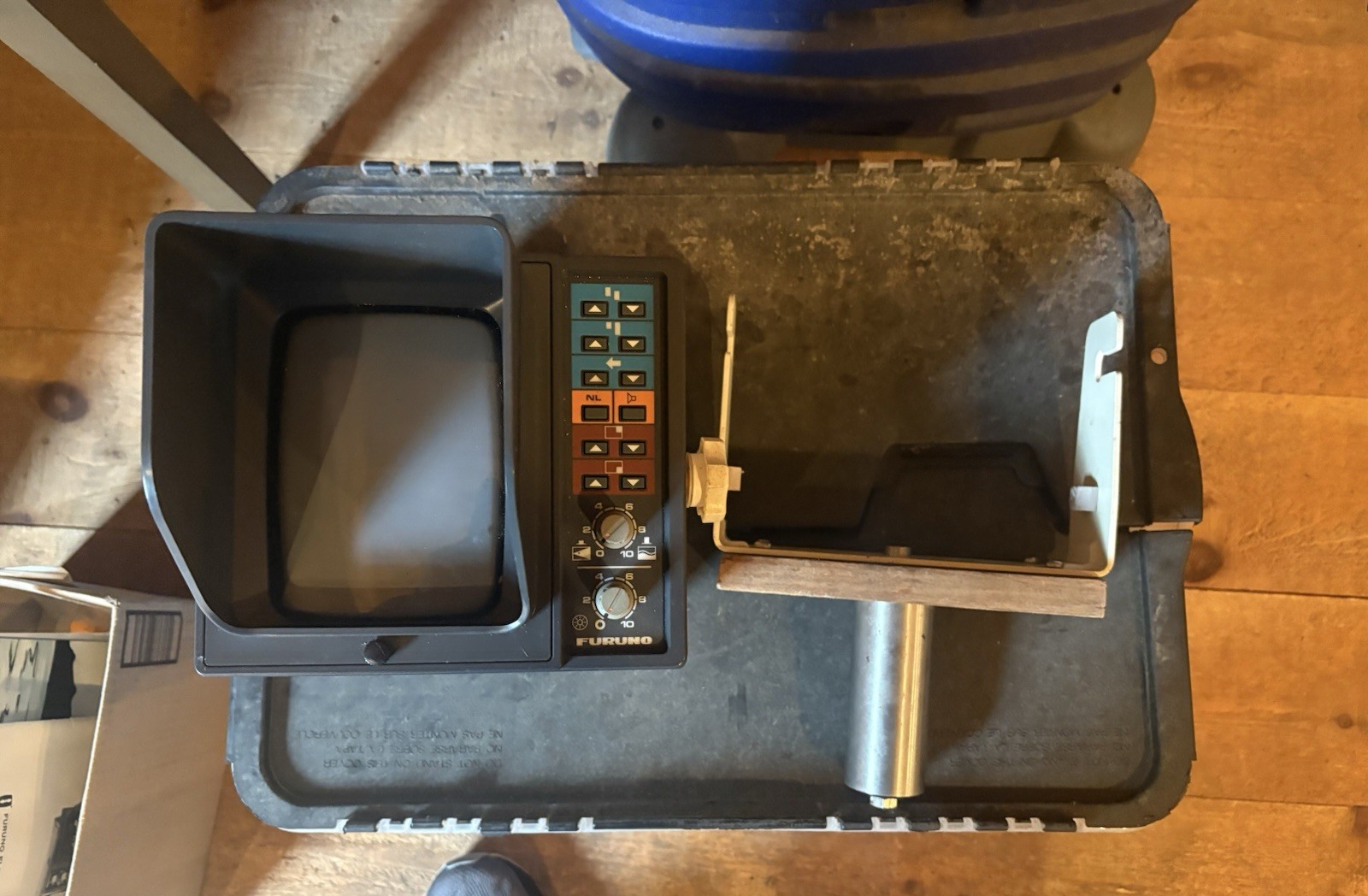 Furuno FMV-61 Marine Video Fish Finder Display w/factory mount/manuals untested