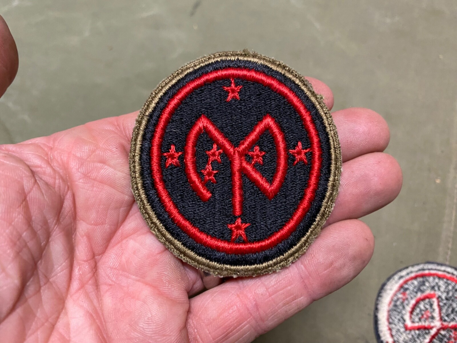 ORIGINAL WWII US 27TH INFANTRY DIVISION SLEEVE INSIGNIA PATCH-RARE GREEN BACK
