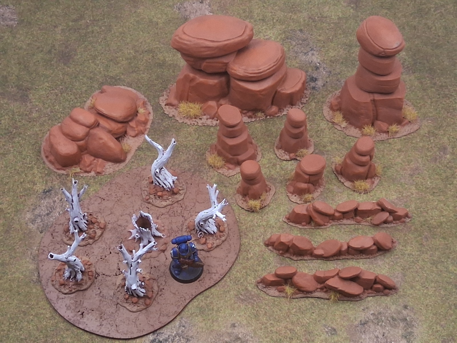 Painted Rocks Stones Boulders Trees Terrain 28mm 40K Scatter Cover Badlands Set