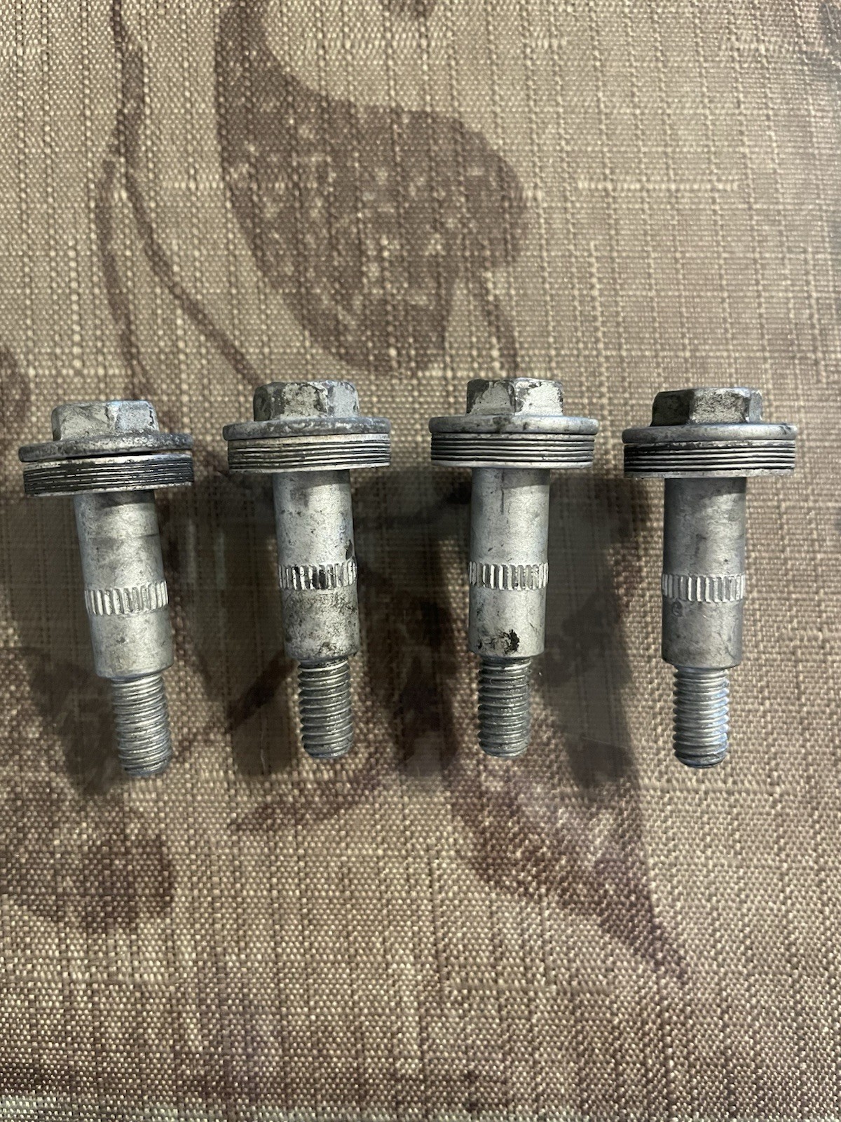 Toyota Lexus 3.0 3.3 V6 Engine Valve Cover Bolt 90080-10288 4 Bolts 1MZ 3MZ