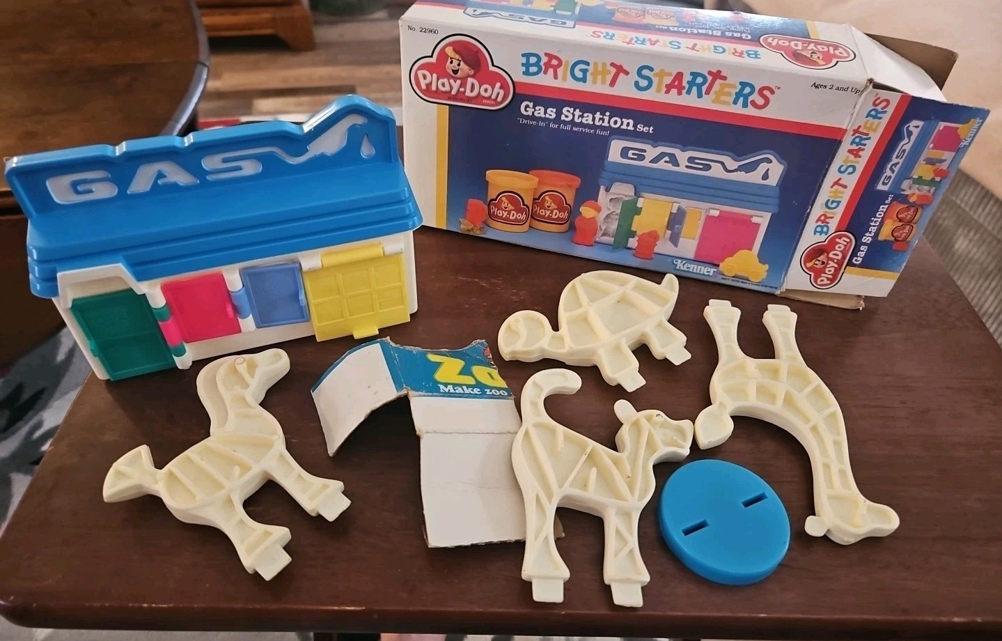 Kenner PLAY-DOH Gas Station & Zoo Animals Vintage