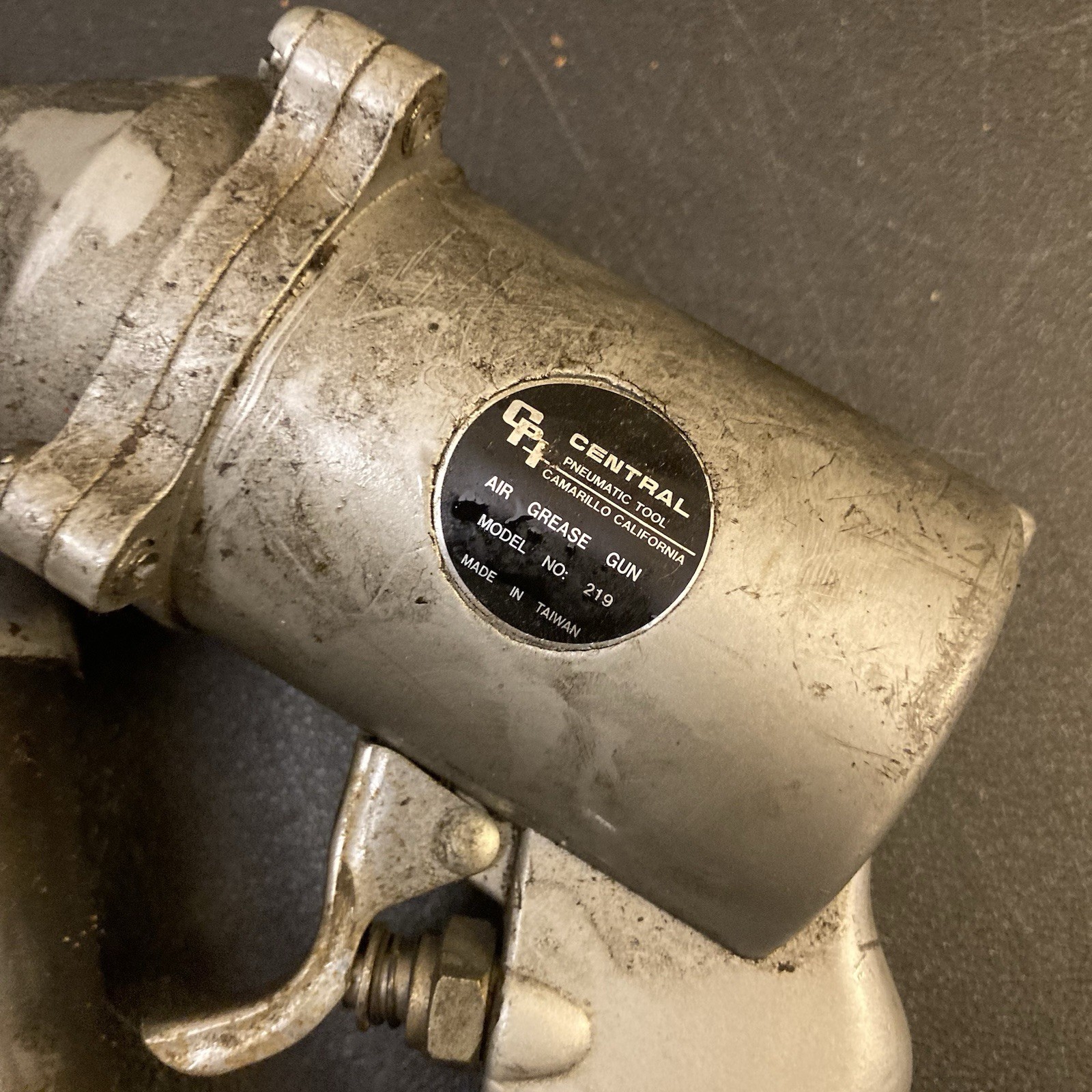 Central Pneumatic Air Grease Gun 219