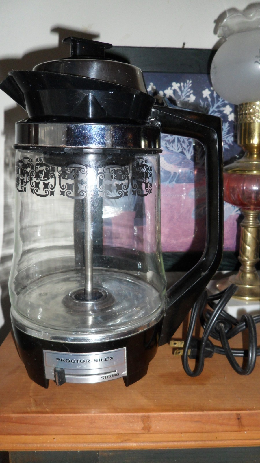 PROCTOR SILEX 1960'S GLASS 12 CUP PERCULATOR WITH MCM GOLD DESIGN-MODEL P208B