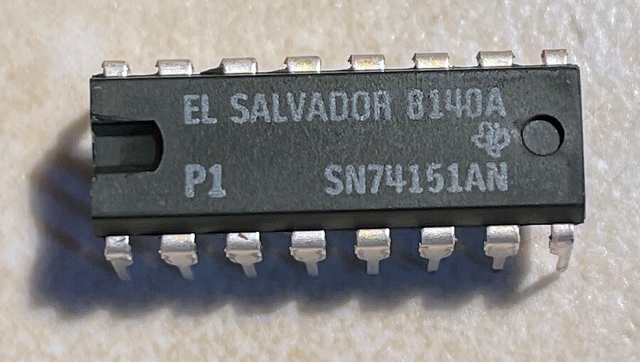 T.I. SN74151AN - 1 of 8 Data Selector/Multiplexer - NOS