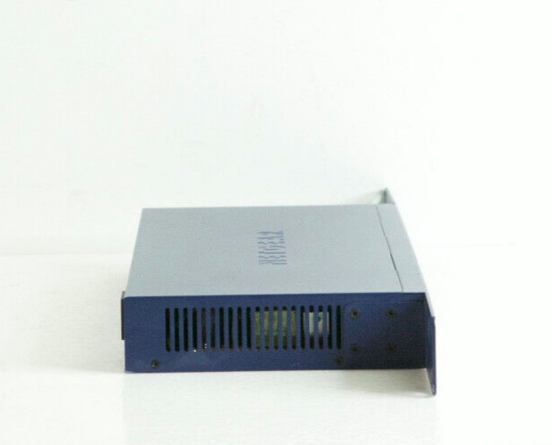 Netgear JFS524 24-port 10/100 Switch k215