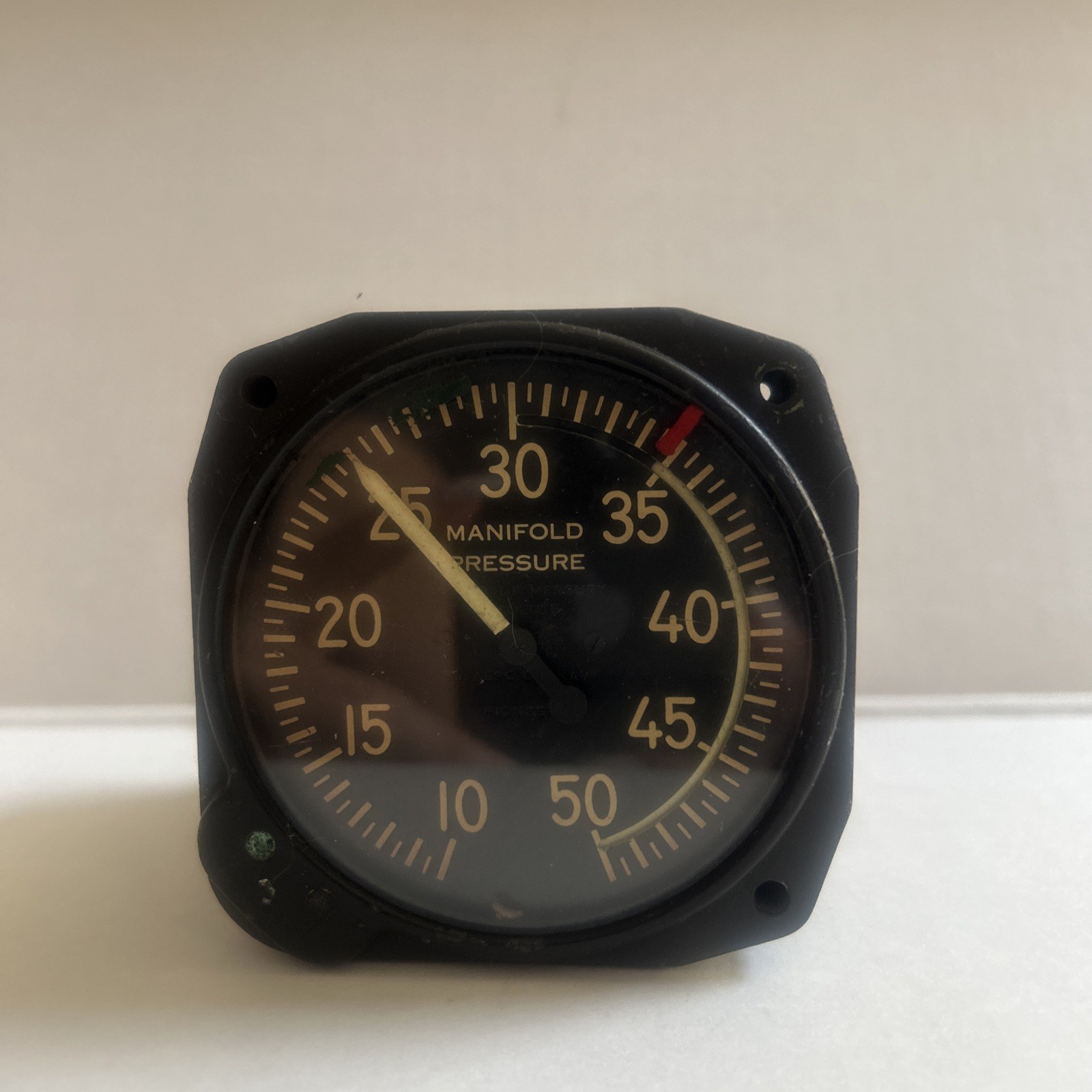 U.S Gauge Co. Manifold Pressure Indicator P/N: AW-2 3/4-25-H