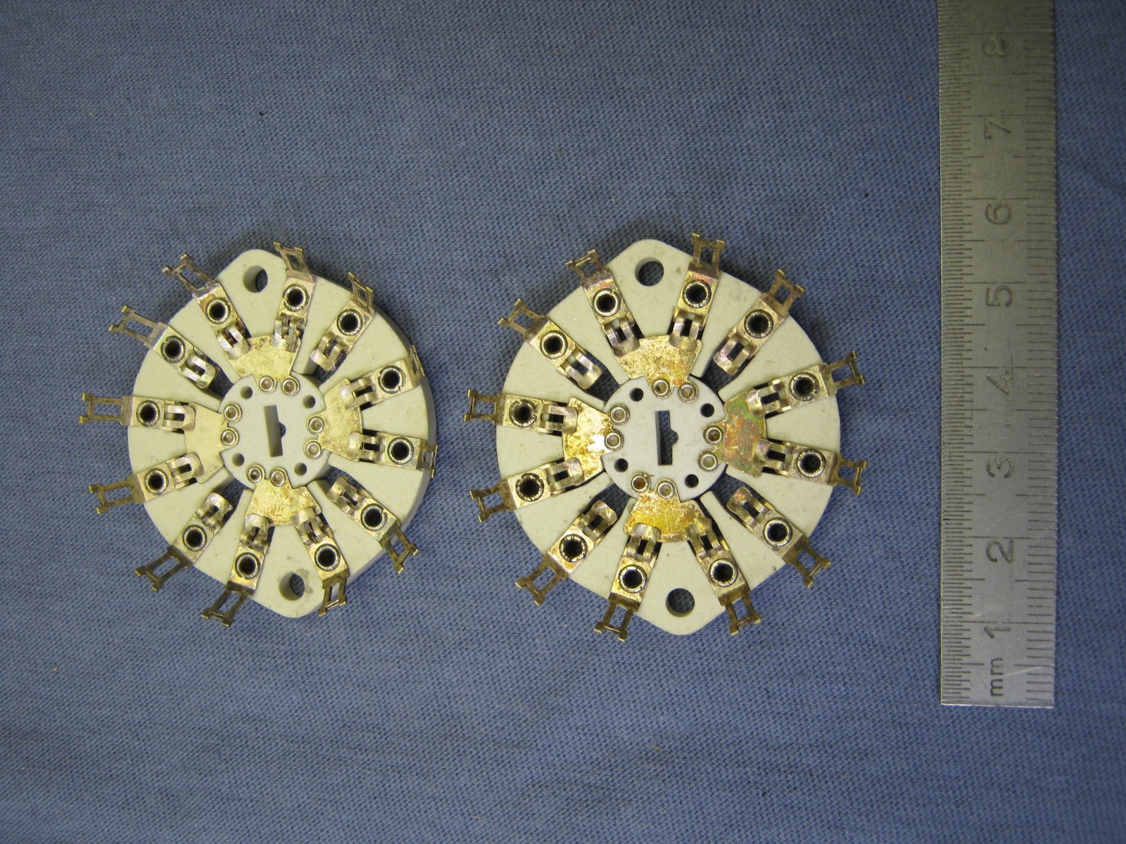 2 EACH CENTRALAB WAFER SWITCH SECTION TYPE V 4 POLE 2 POSITIONS NOS