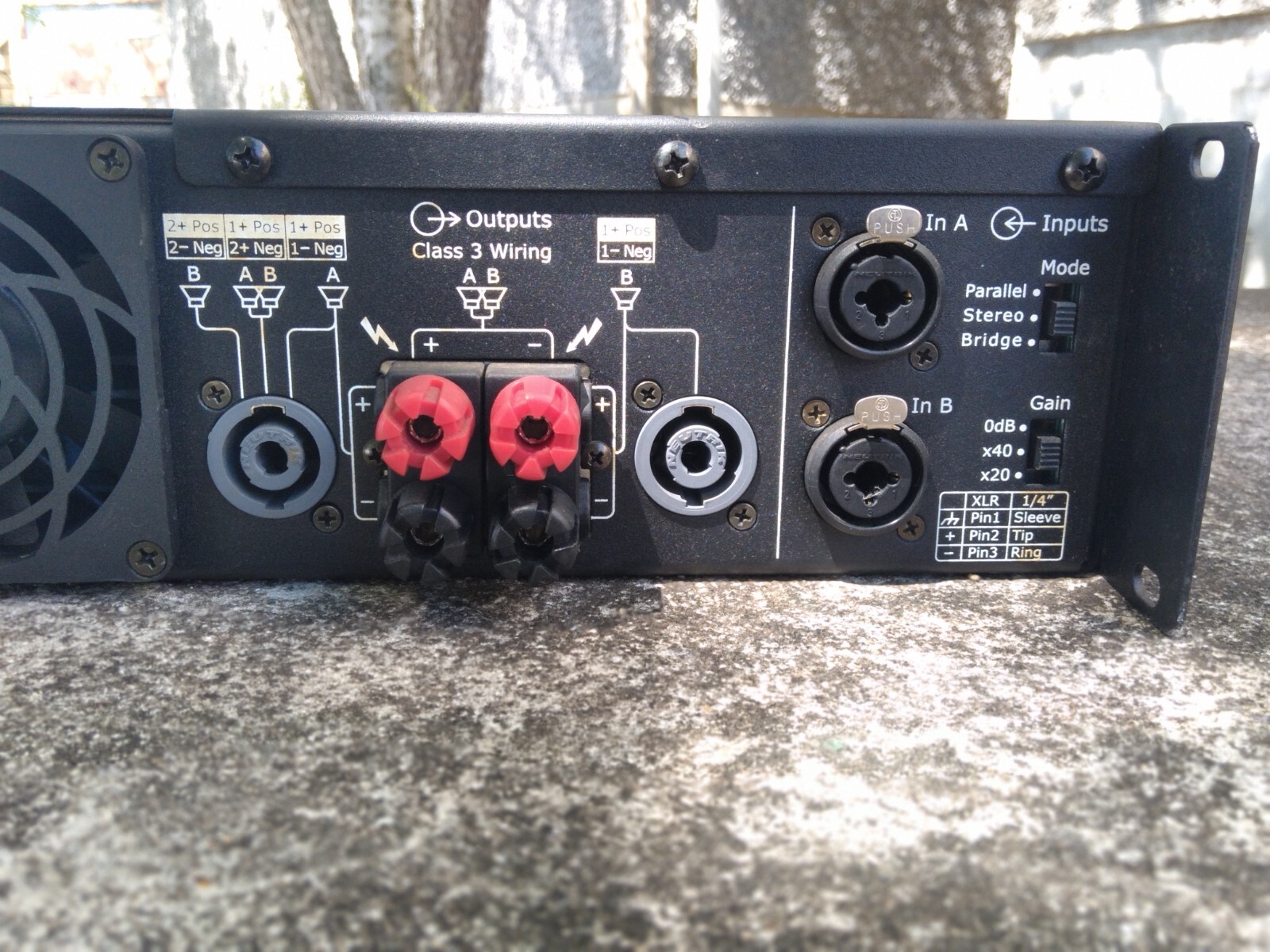 Crest Audio CD 2000 Professional Power Amplifier (2000 Watts)