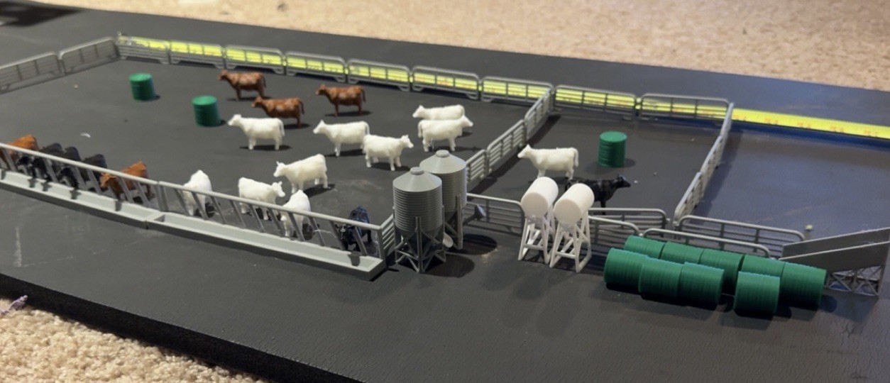 1:64 Feed lot Set - 20x White Cows, Feeders, Bales, Fencing, Loading Shoot, Bin