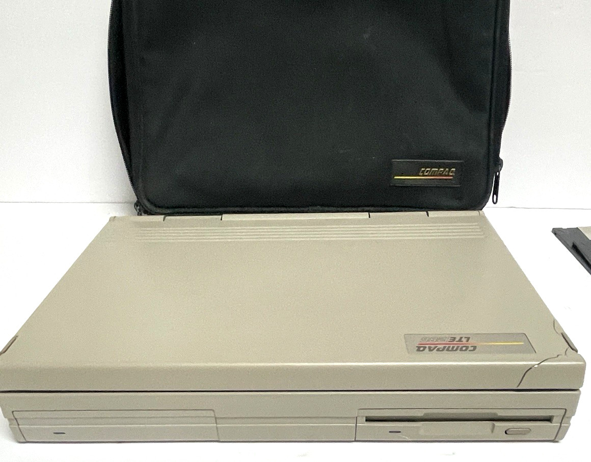 Compaq LTE/286 Vintage Laptop Series 2690 AC Adapter and Carry Case