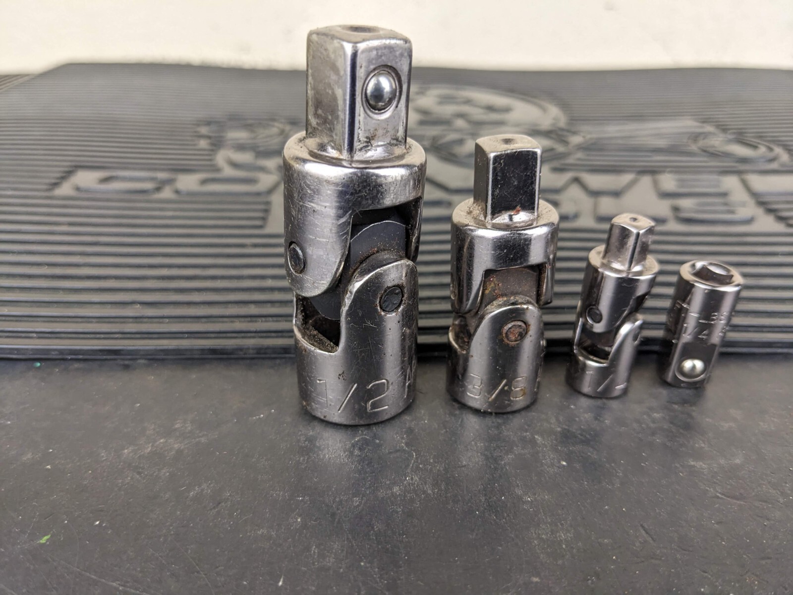 #ax037 Armstrong Tools USA 4pc Universal Joint Socket Adapter Set