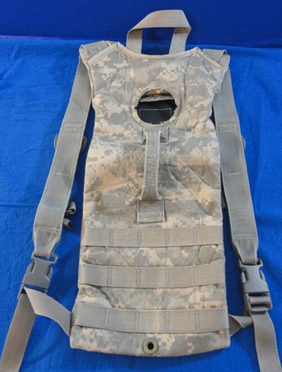 USGI MOLLE II UCP ACU DIGITAL CAMO HYDRATION SYSTEM CARRIER FITS 100 oz BLADDER
