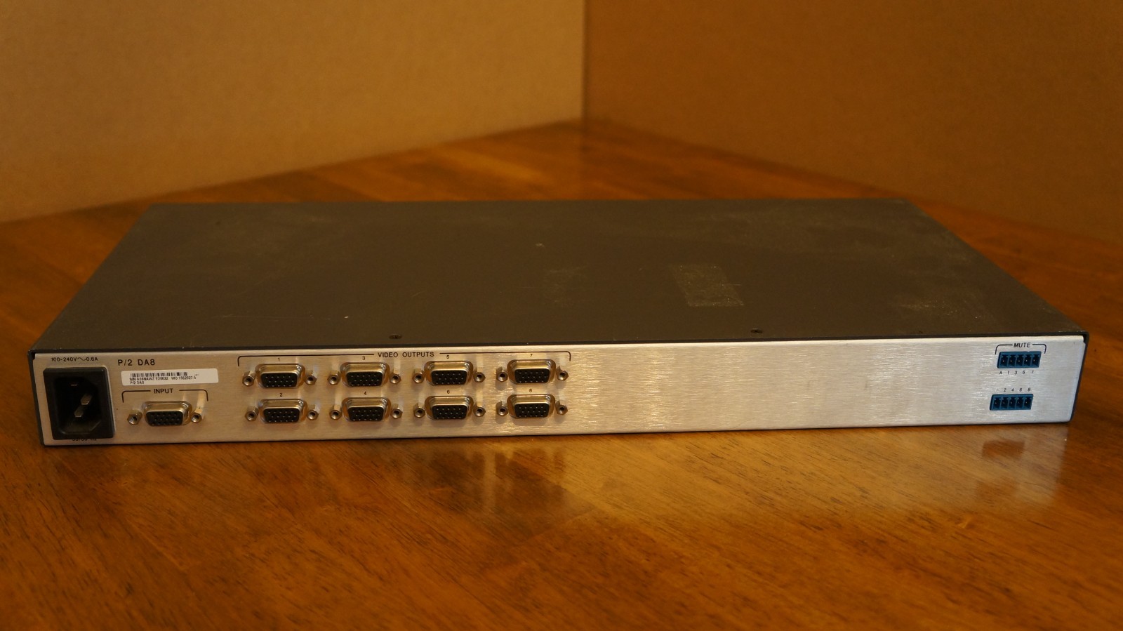 EXTRON P/2 DA8 VGA DISTRIBUTION AMPLIFIER