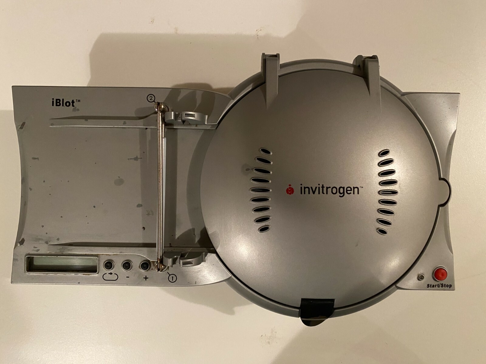 Invitrogen iBlot Dry Blotting System