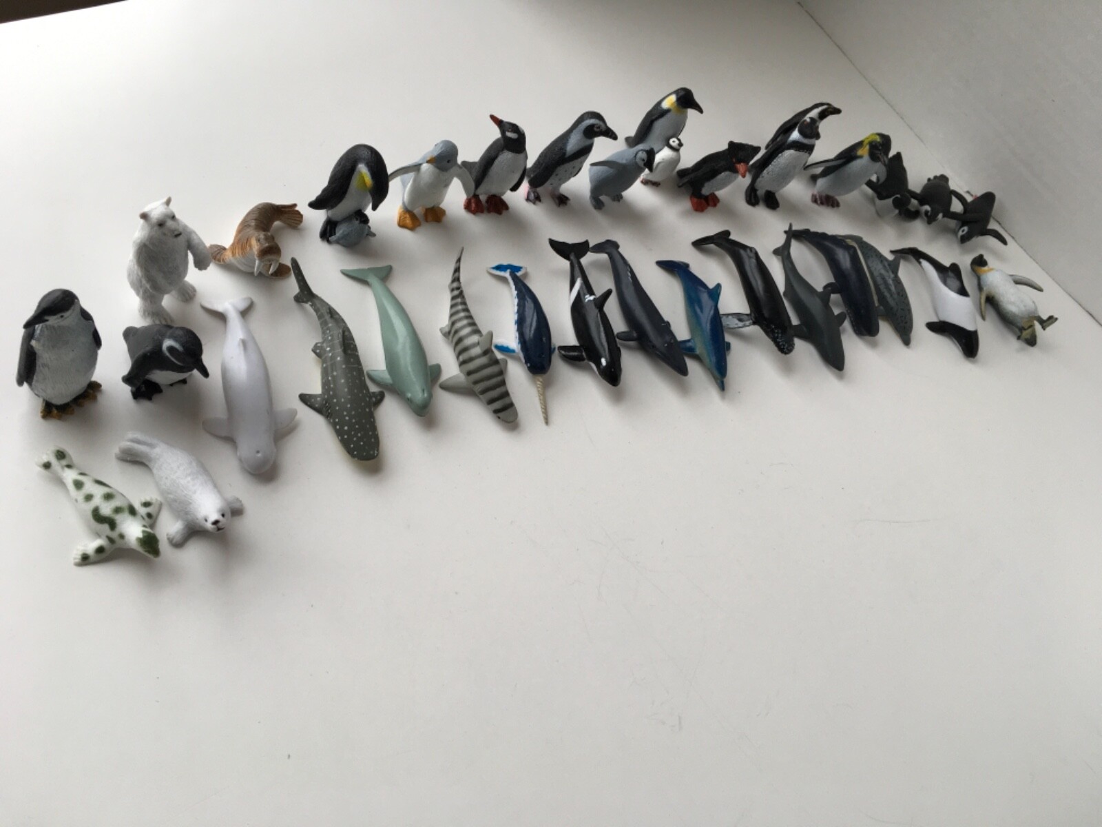 Sea World toy animals lot of 33