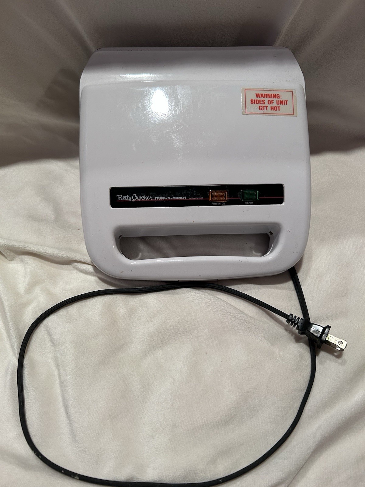 Betty Crocker Stuff-N-Munch Sandwich Maker White BC-19A62 640W 120V