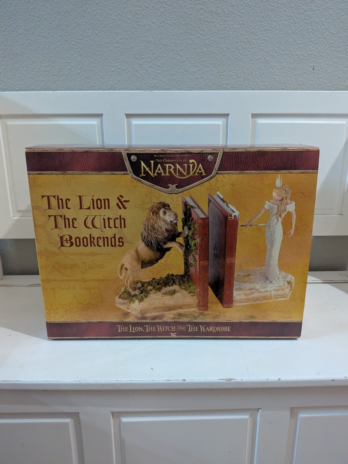 Weta Collectibles The Lion & The Witch Bookends - The Chronicles of Narnia