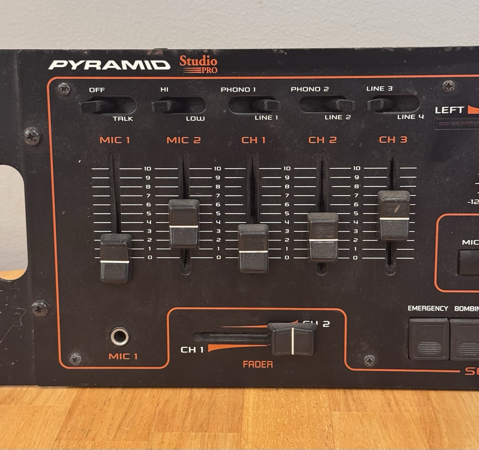 Pyramid Studio PM-4800SFX 3channel mixer Sound Effects Module 30 Powers On