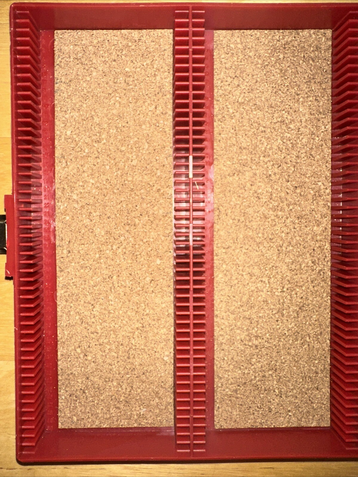 100-Place Red Slide Storage Box with Cork Lining Microscope Slide Holder for Lab
